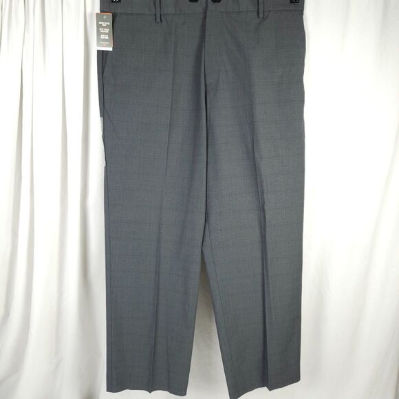NWT Dockers Mens 38x30 Gray Classic Fit Flat Front No Iron Chino Khaki Pants - Picture 1 of 8